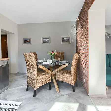 - Goralska Bajka, Przy Krupowkach *